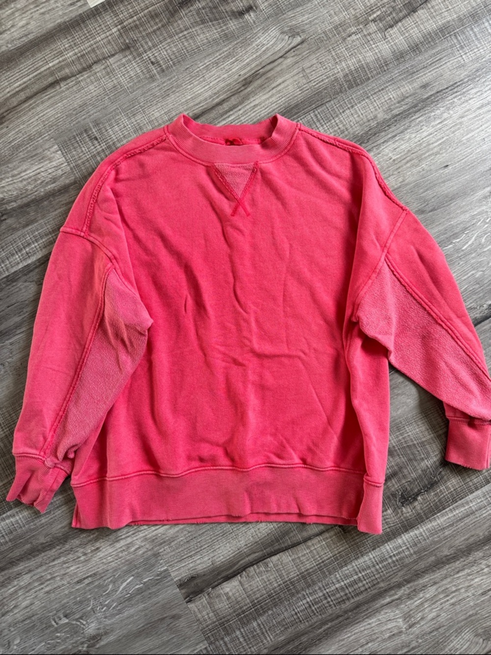 Vintage-Style Crewneck Sweatshirt in Coral Pink
